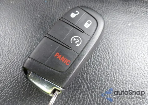 2018 Jeep Compass Limited 4X4 z USA, uszkodzony, nr VIN 3C4NJDCB4JT245251